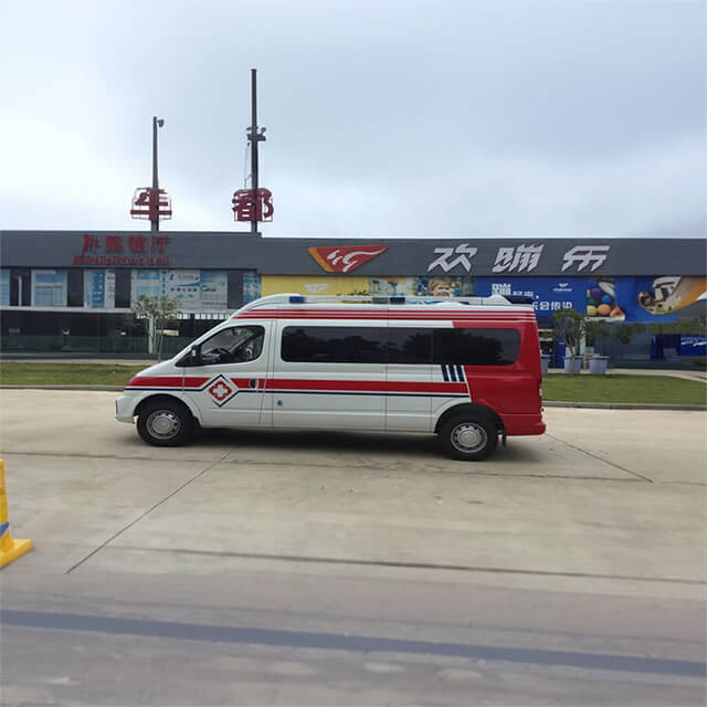 额济纳旗中蒙医院租赁私家救护车转院到四川攀枝花 救护车出租长途得多少钱