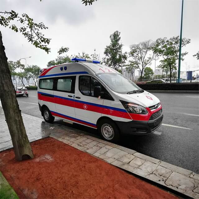 内蒙古航天医院私人救护车租赁到内蒙古鄂尔多斯 出租救护车一般多少钱