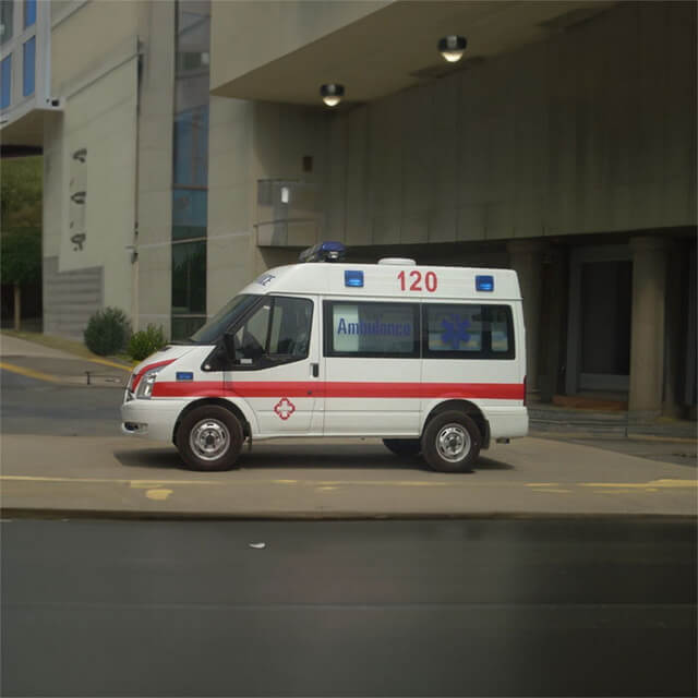 内蒙古呼和浩特市辖区救护车护送到内蒙古自治区鄂尔多斯市市辖区救护车转运一次多少钱 私人救护车出租联系电话