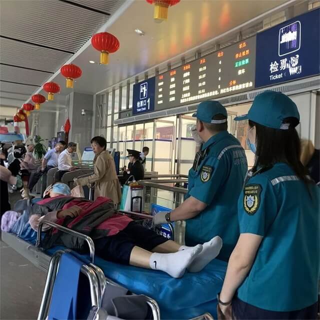 内蒙古自治区呼和浩特清水河县救护车护送到内蒙古锡林郭勒盟多伦县租赁救护车联系电话