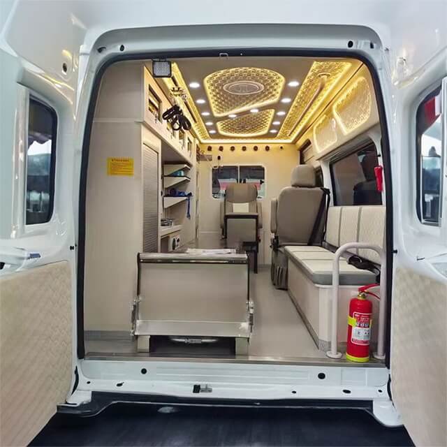 呼市和林格尔县救护车转运到内蒙古赤峰市翁牛特旗救护车出租：长途转运病人救护车 救护车联系