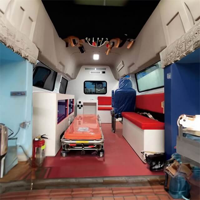 根河市林业局职工医院租私人救护车到青海西宁 哪里有救护车出租 多少钱