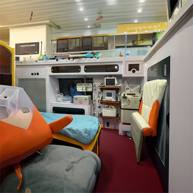 内蒙古自治区中蒙医院预约私人救护车租赁到四川达州 医院救护车出租是多少钱一公里