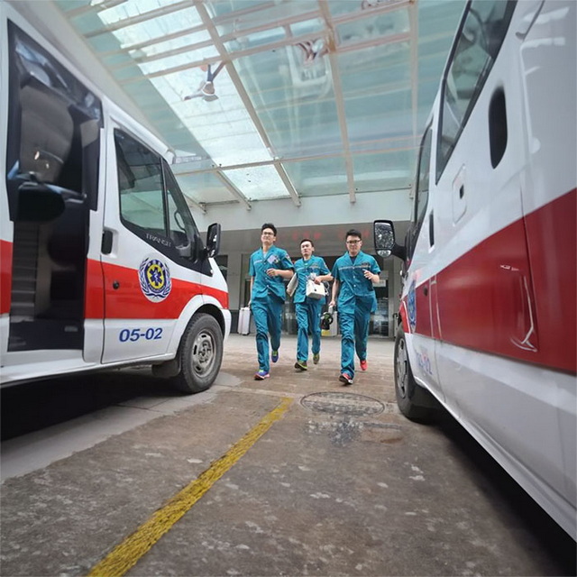 呼和浩特市回民区租赁私人救护车出租电话号码 救护车出租收费2024已更新(今日顶置）