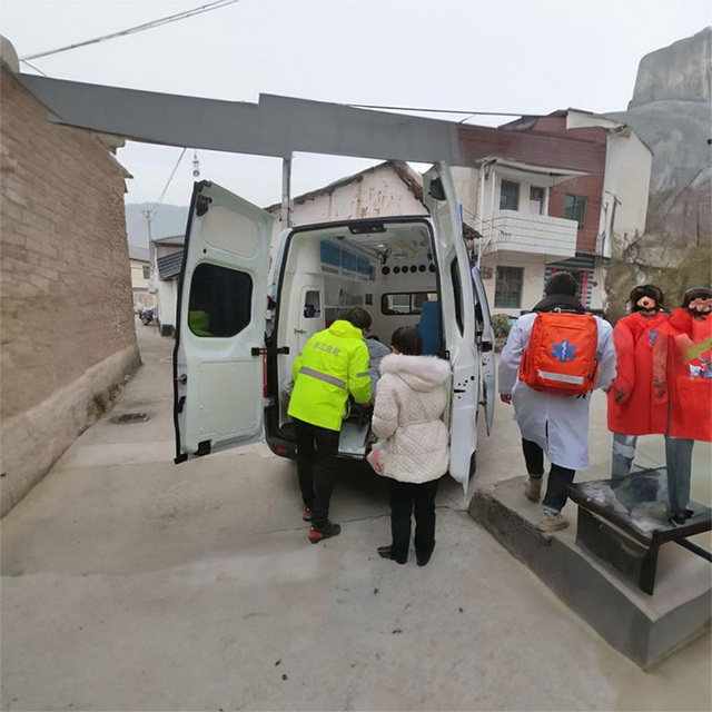 内蒙古民族大学附属医院租赁私人救护车转运到湖北襄阳 救护车出租公司费用多少
