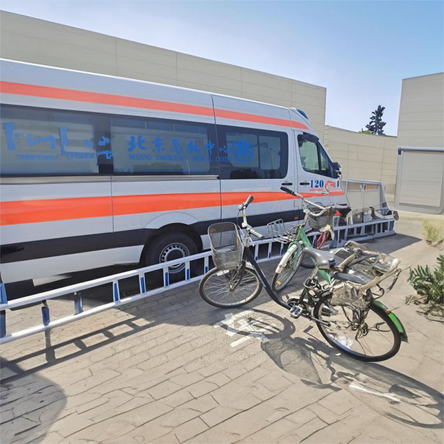 元宝山区医院私人救护车出租到云南西双版纳 救护车出租 电话是多少钱